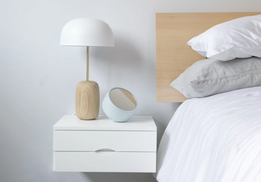 meja samping tempat tidur